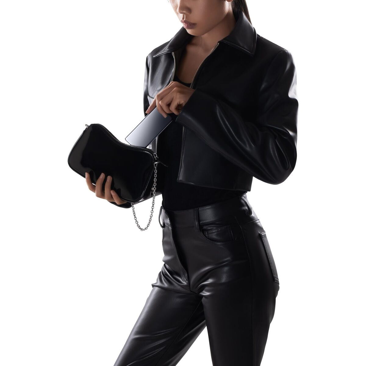 V2HE4FC6A0040E2BB5EF7023D7C1521E74CR7410693P8